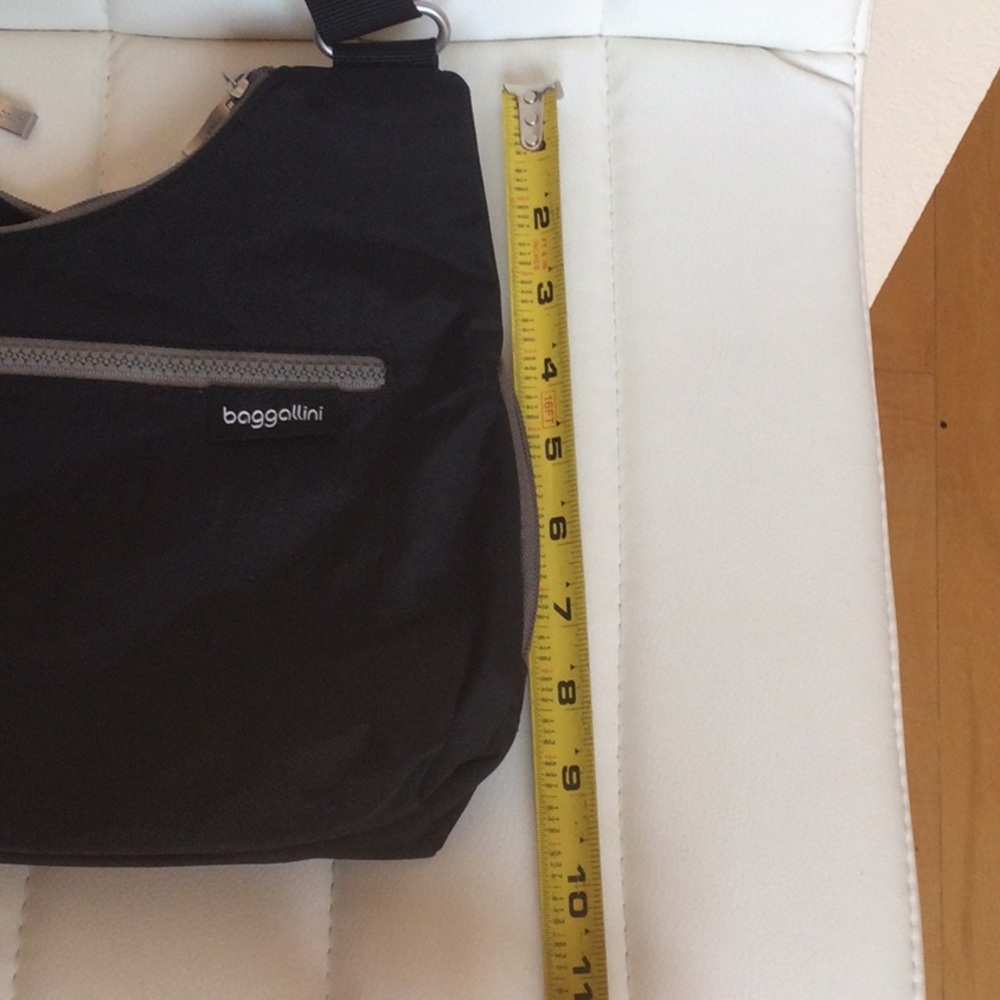 NWT  Black/Silver/Gray Baggallini Crossbody Purse - Picture 4 of 15